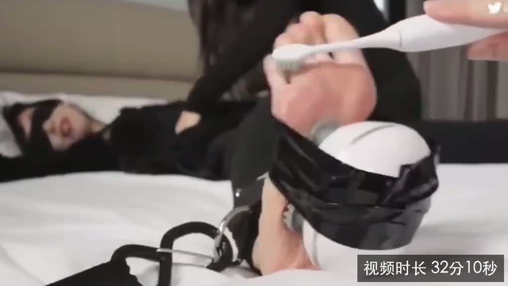 纯女玩偶戾猫的脚底激痒初体验