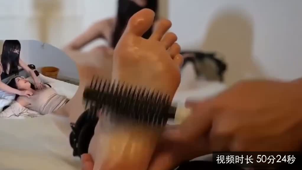 枫叶工作室戾猫与不知名美女互挠